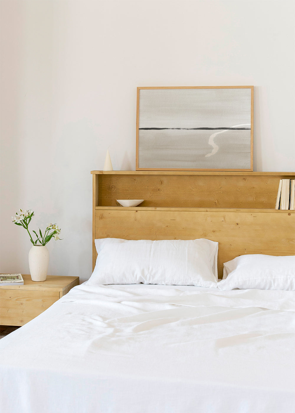 Minimalist horizon in beige tones