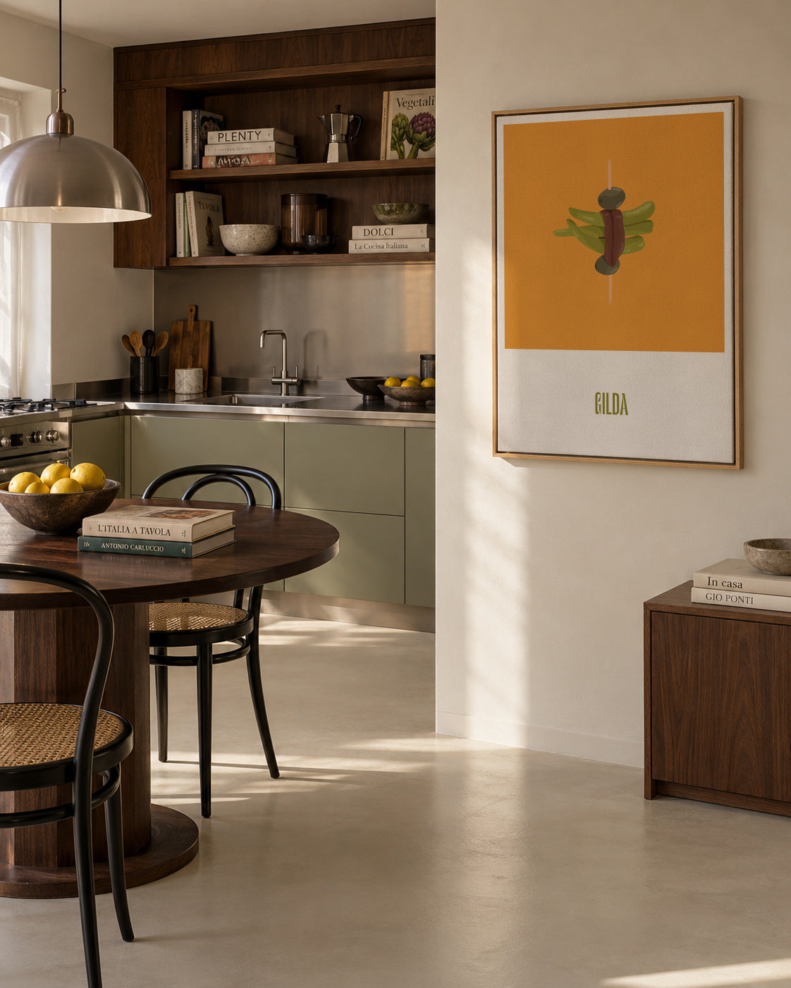 Gilda - Framed canvas in an interior