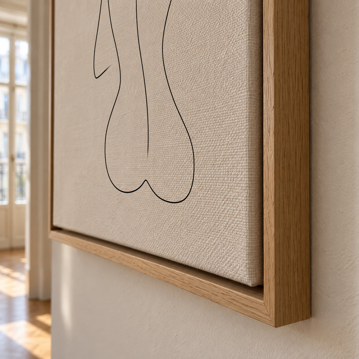 Sitting Beauty - Framed canvas detail