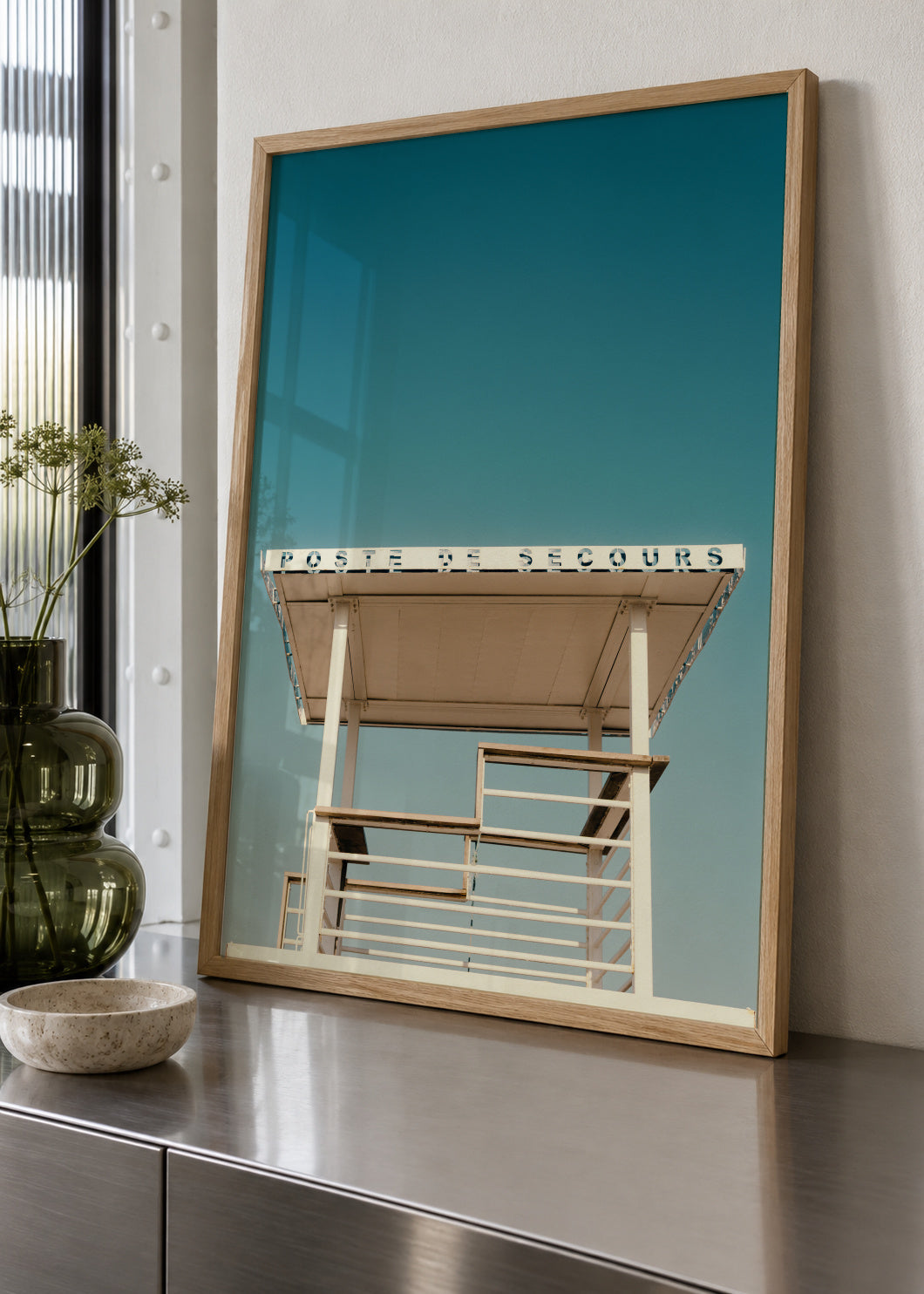 Poste de Secours - Framed poster in an interior