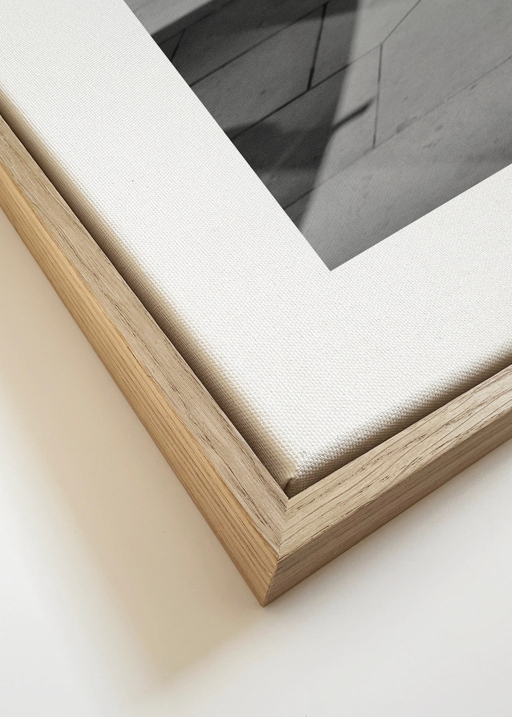 The wait - Framed canvas detail