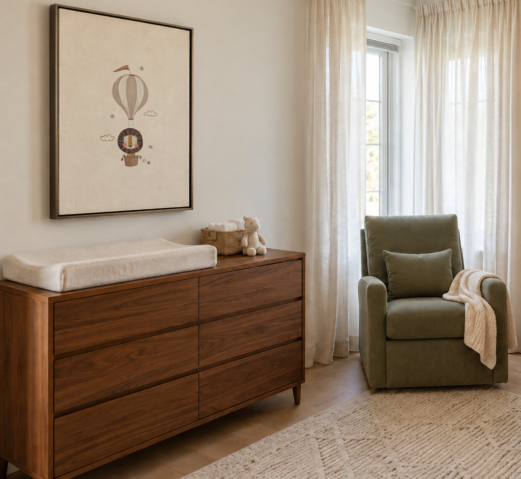 Balloon Lion - Framed canvas in an interior