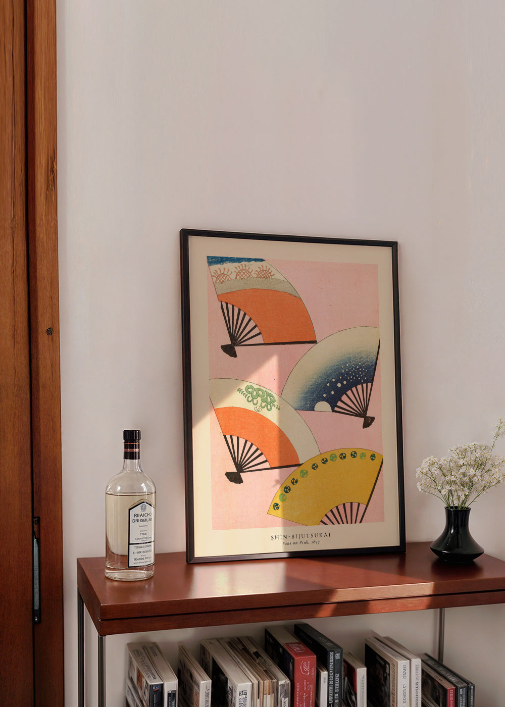 Shin-Bijutsukai - Fans on pink - Framed poster in an interior