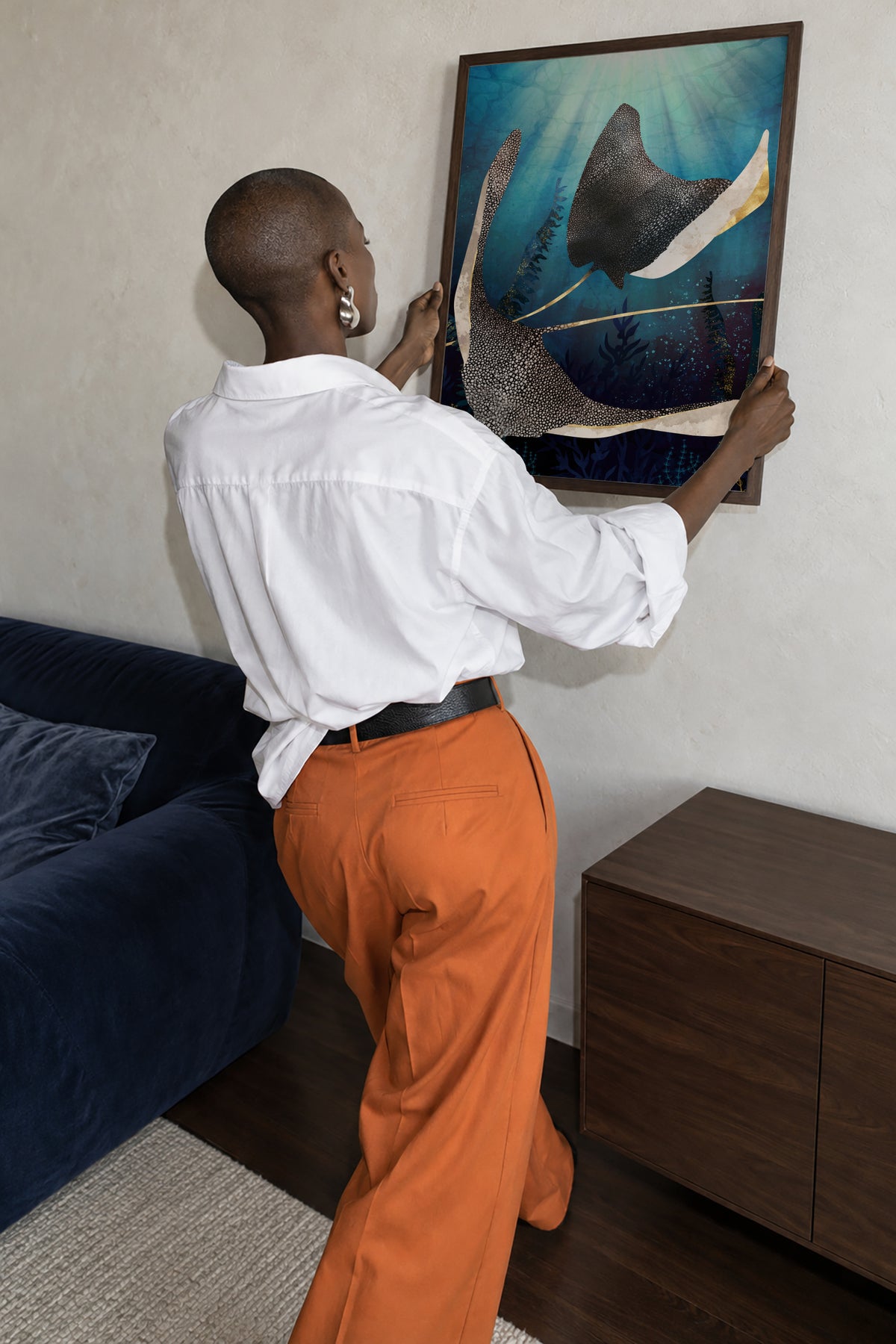 Metallic Stingray - Framed poster in an interior