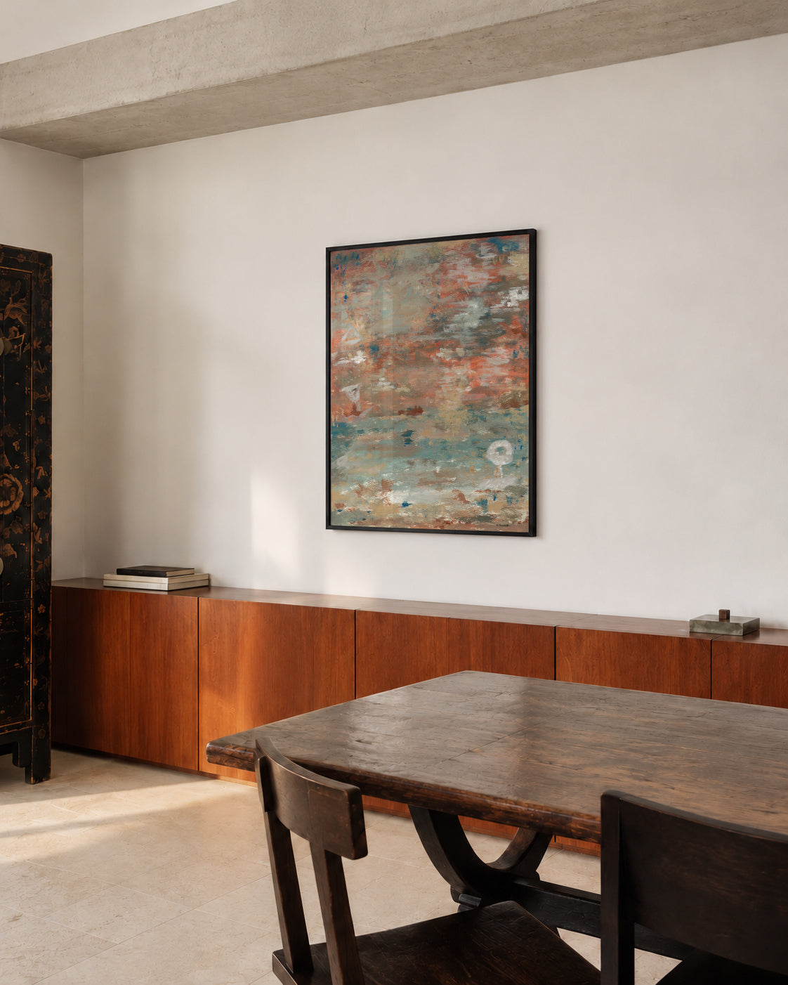 Mar y tierra - Framed poster in an interior