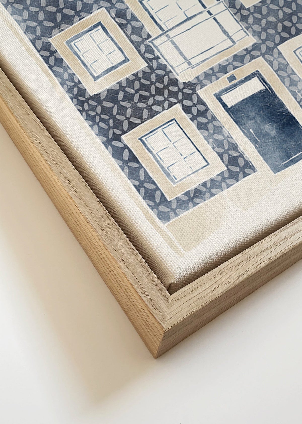 Ilustración de fachada con azulejos y balcones – Canvas detail