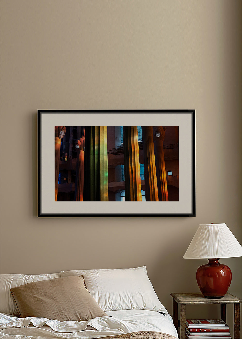Fotografía interior de columnas iluminadas en color – Canvas2
