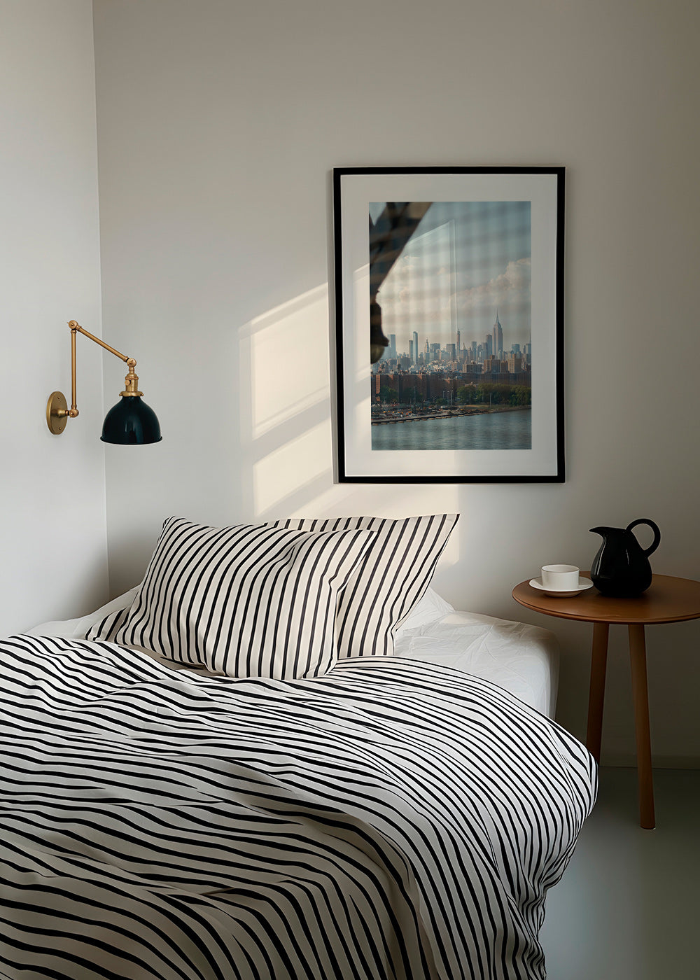 Cuadro de ciudades con skyline desde ventana – Product2