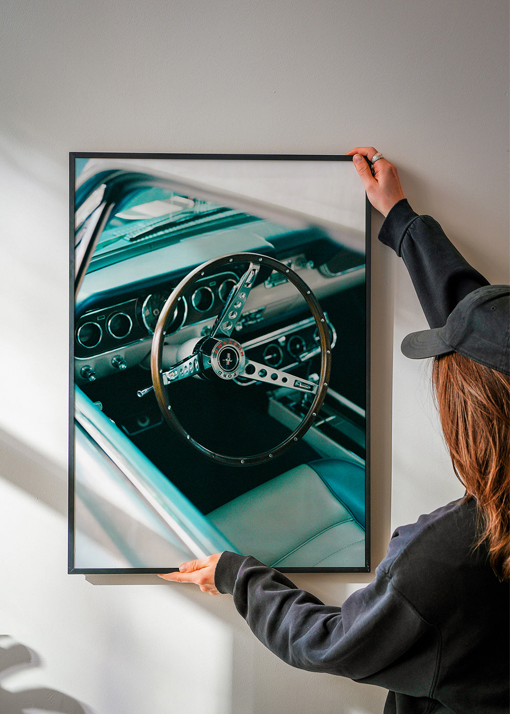 Cuadro vintage con volante clásico en primer plano – Product2