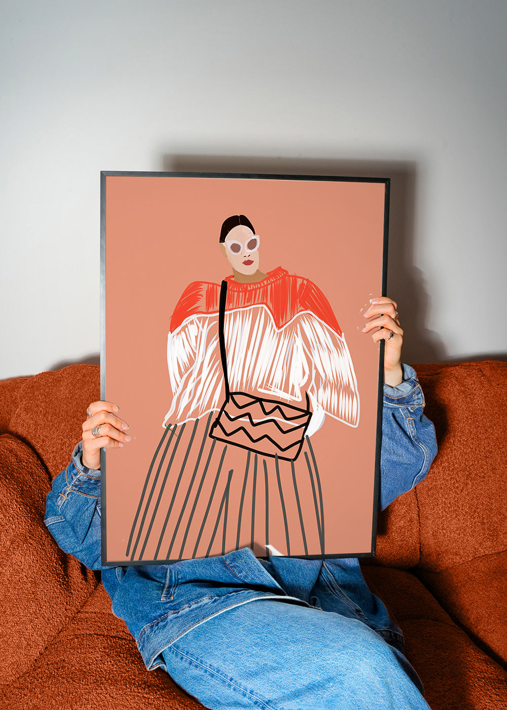 Ilustración de mujer con bolso coral – Product3