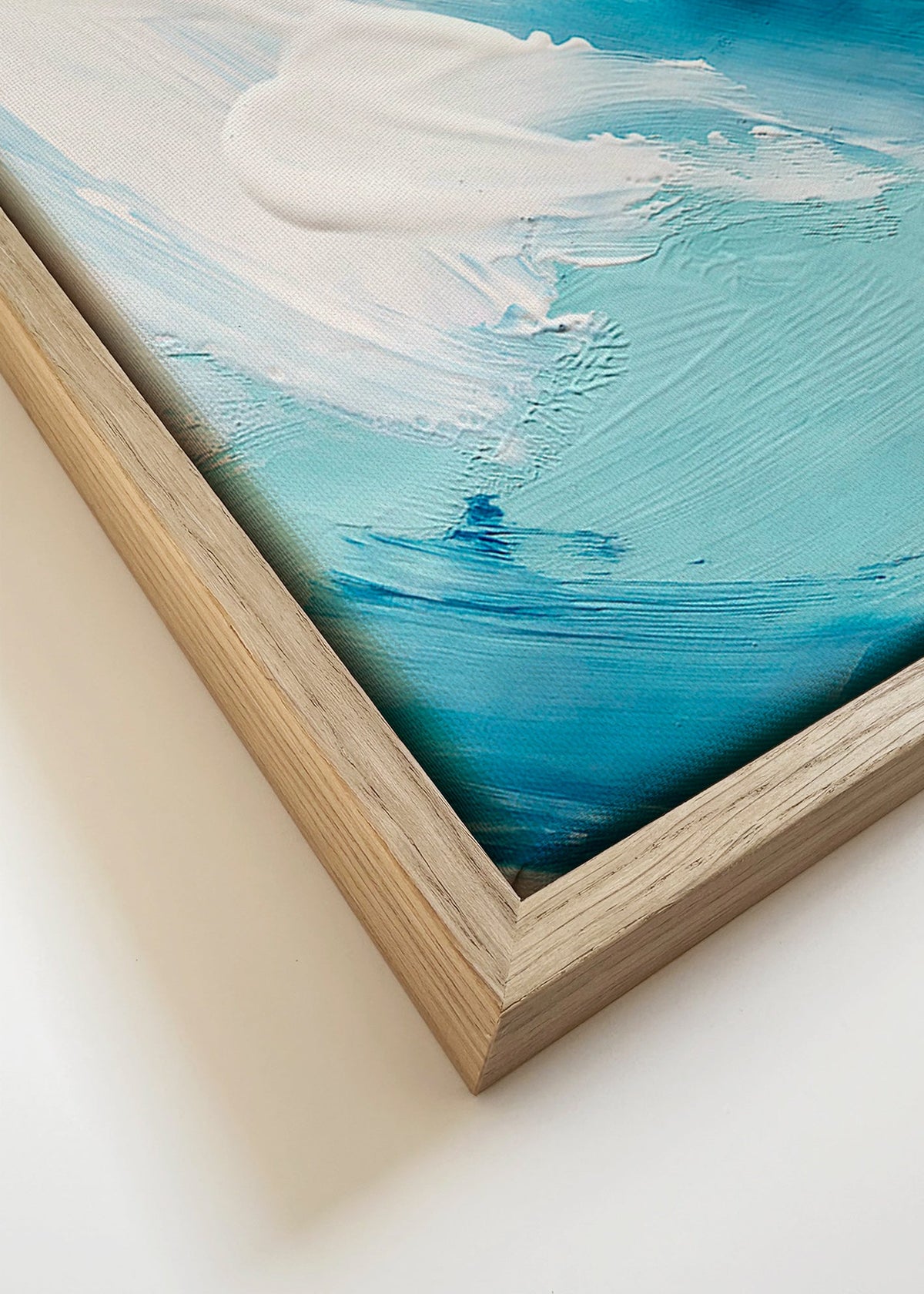 Cuadro abstracto en azul y blanco con pinceladas gestuales – Canvas detail