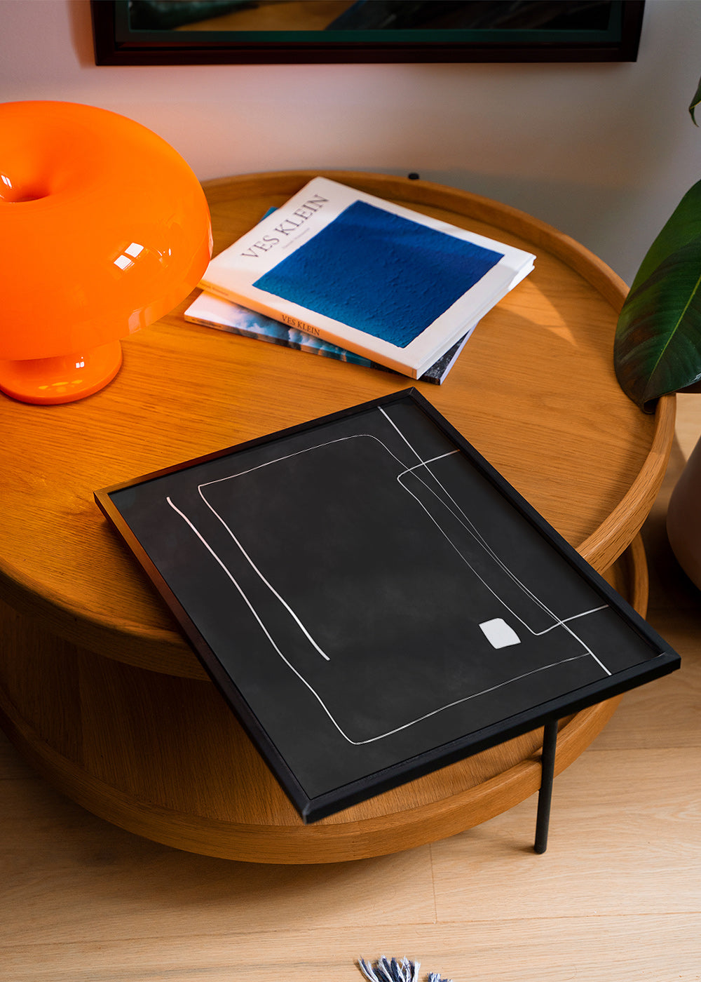 Cuadro minimalista de líneas blancas sobre fondo negro – Product3