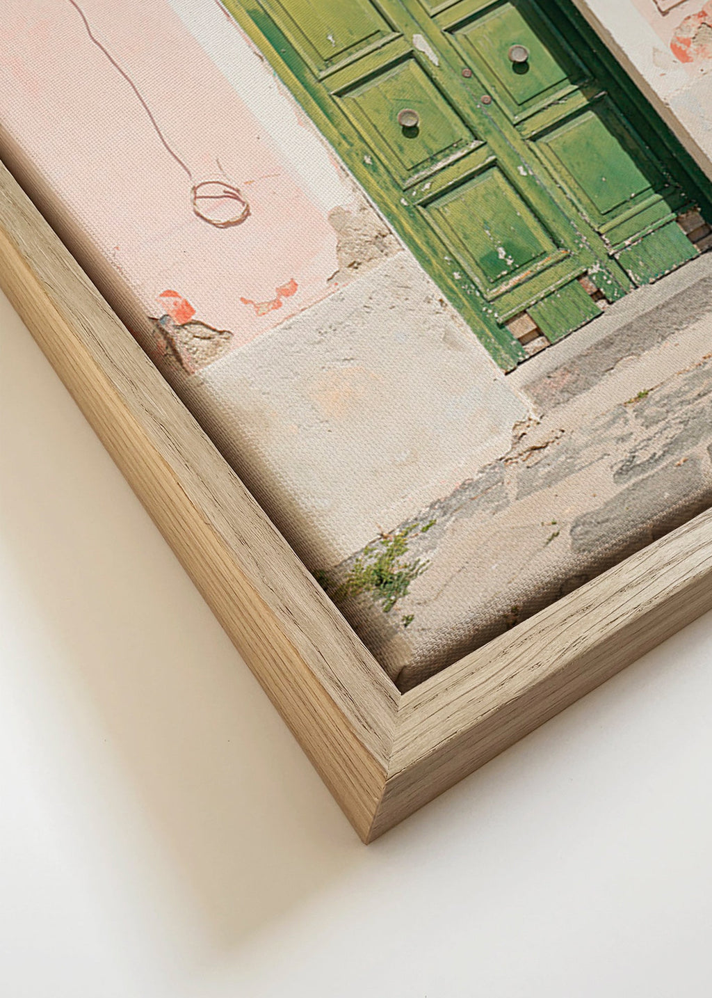Cuadro de ciudades: puerta verde en fachada rosa – Canvas detail