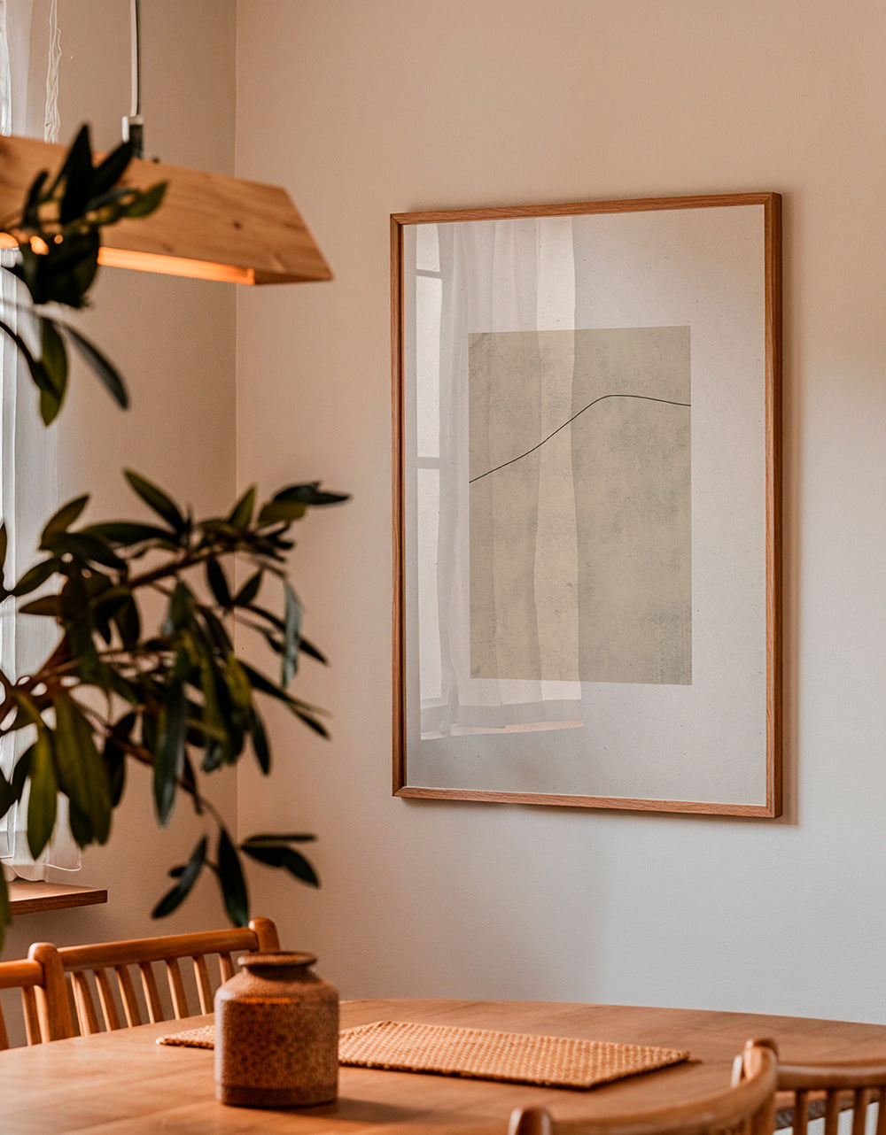Cuadro minimalista con línea curva sobre beige – Product3
