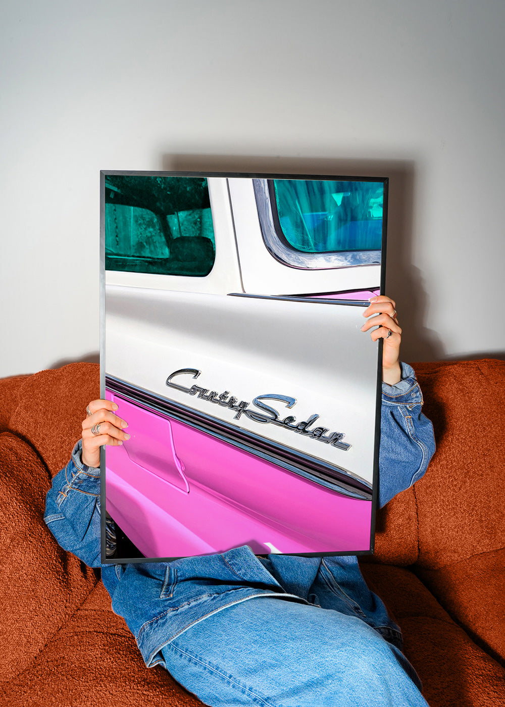 Cuadro vintage Country Sedan, detalle cromado y carrocería pastel – Product2