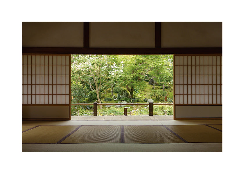 Diseño relajante con jardín japonés desde el interior