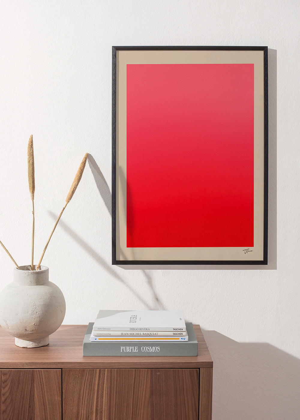 Cuadro abstracto en degradado rojo con firma minimal – Product3