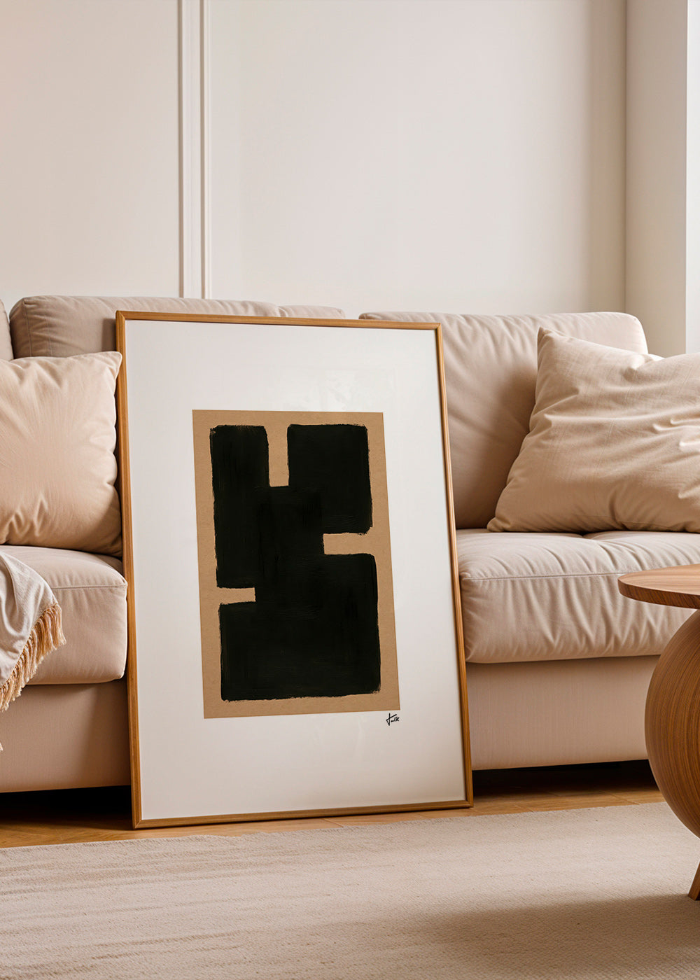 Cuadro abstracto con formas negras sobre papel kraft – Product2