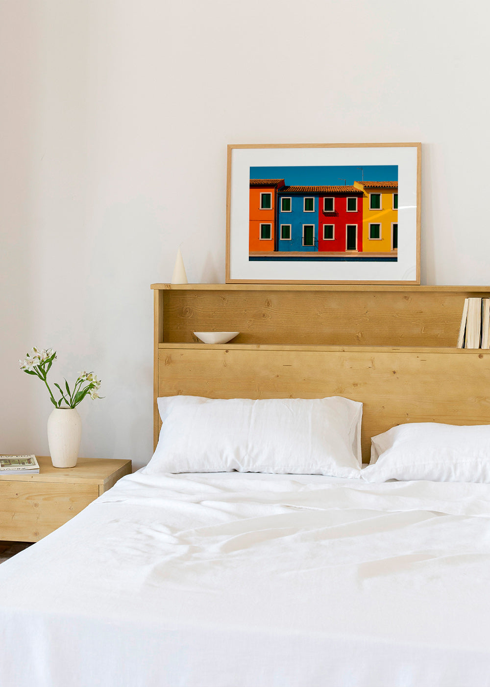 Cuadro de ciudades: fachadas coloridas en fila – Product3