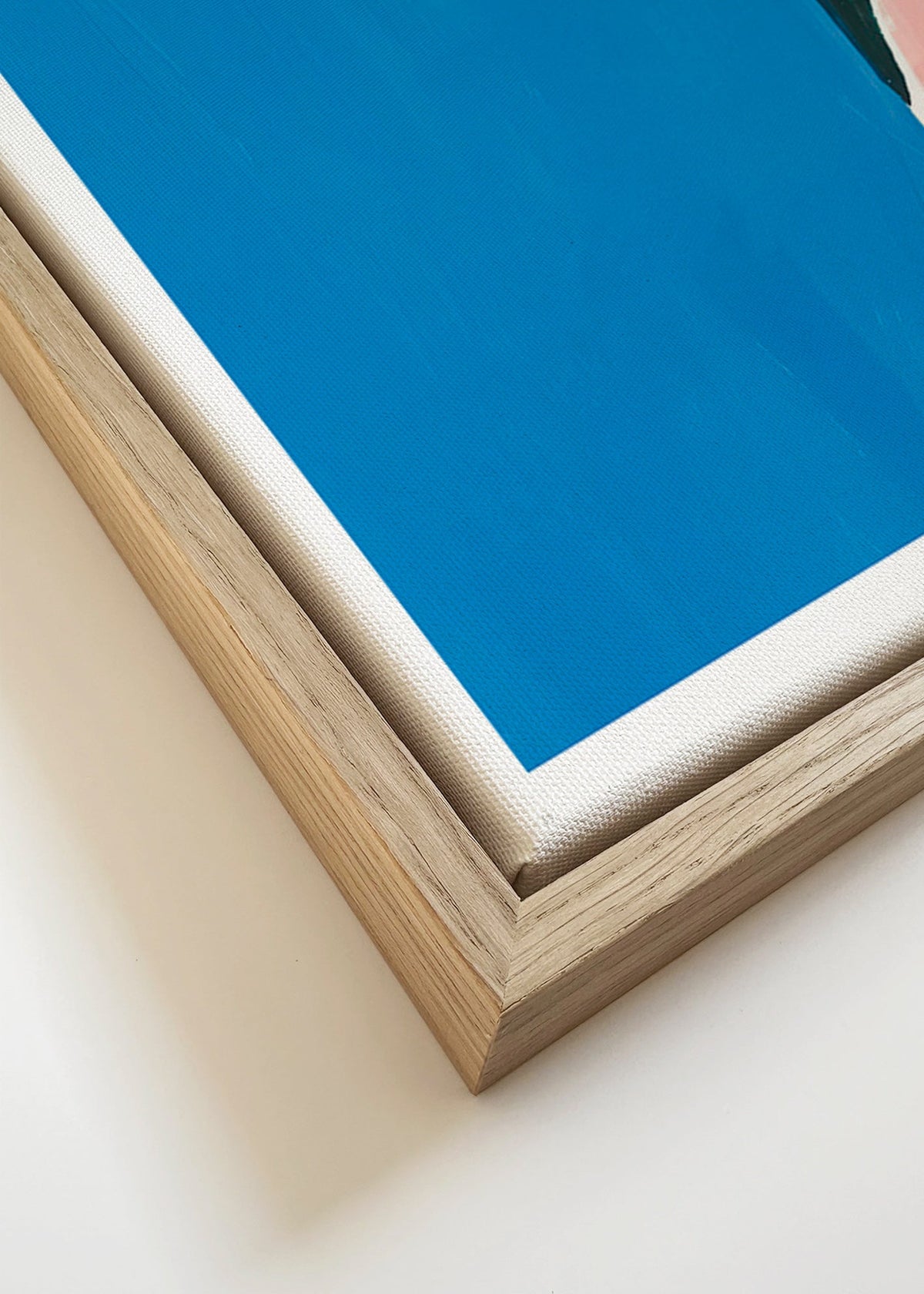 Cuadro abstracto azul con curva rosa – Canvas detail