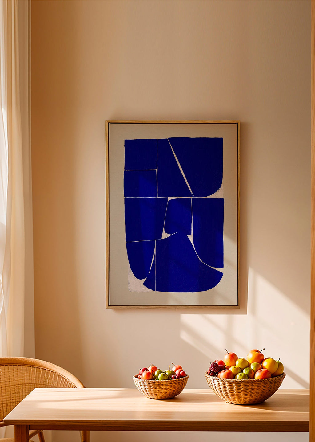 Cuadro geométrico en azul intenso con bloques orgánicos – Canvas2