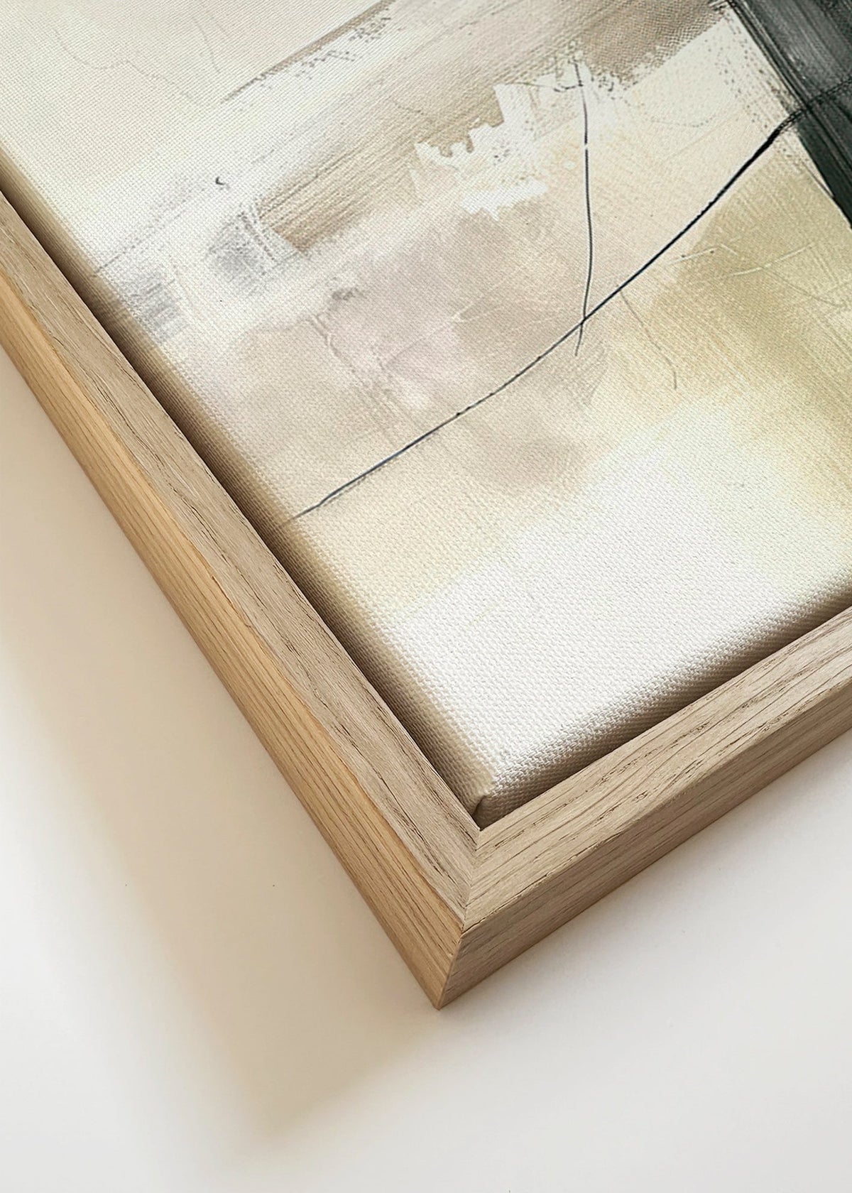Cuadro abstracto con bloque oscuro y trazos suaves – Canvas detail