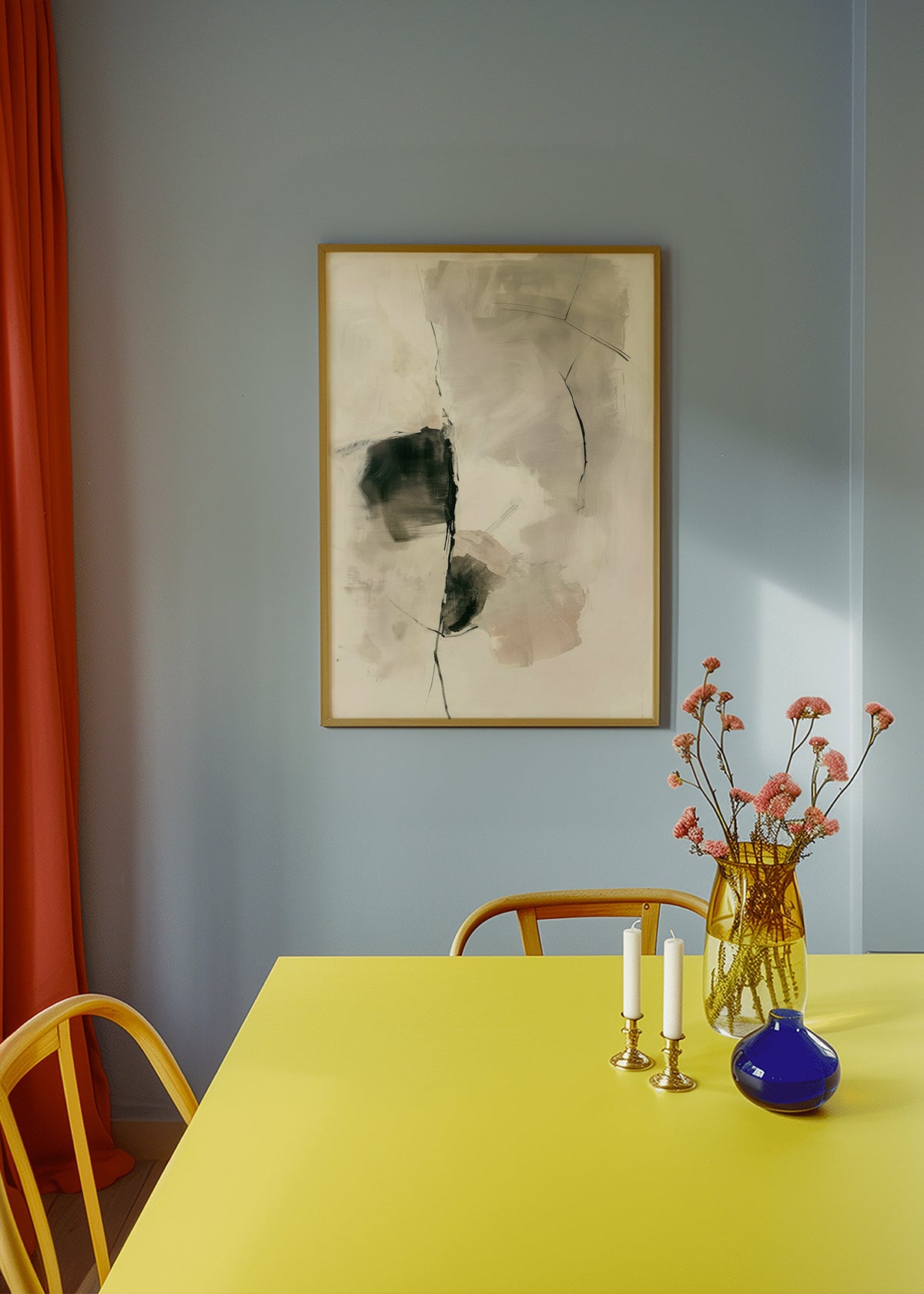 Cuadro abstracto de trazos neutros y manchas verticales – Product1