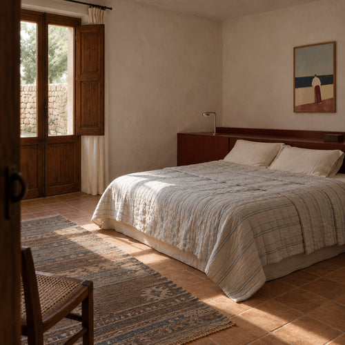 Horizon Figure - Framed poster in an interior
