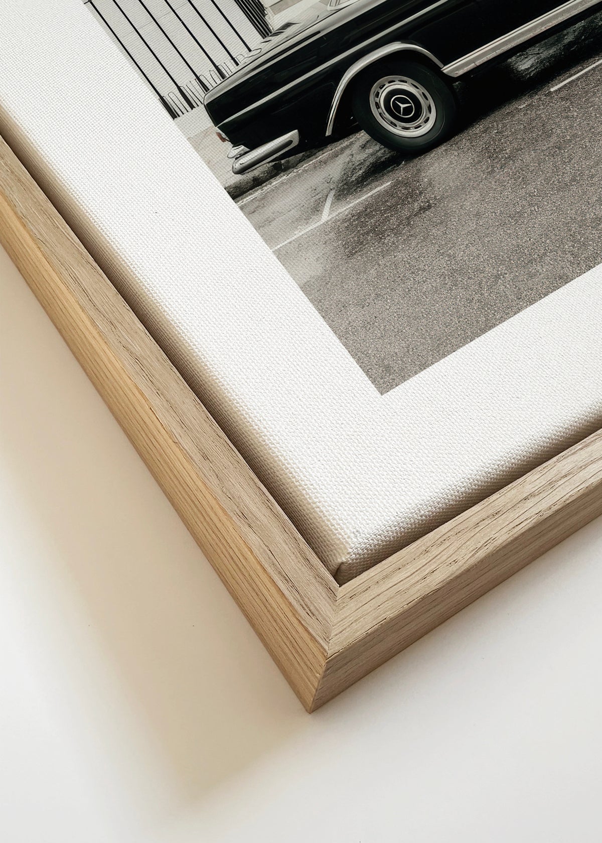 Paris Car - Framed canvas detail