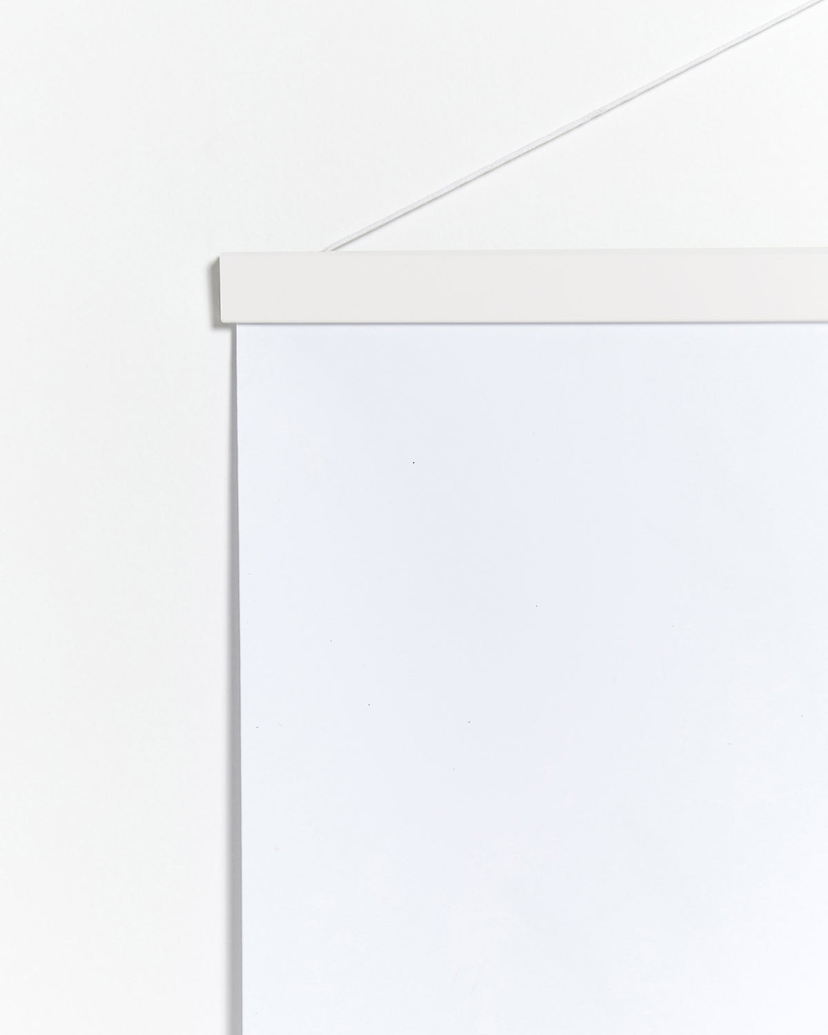 Colgador para póster de 40cm de madera y color blanco
