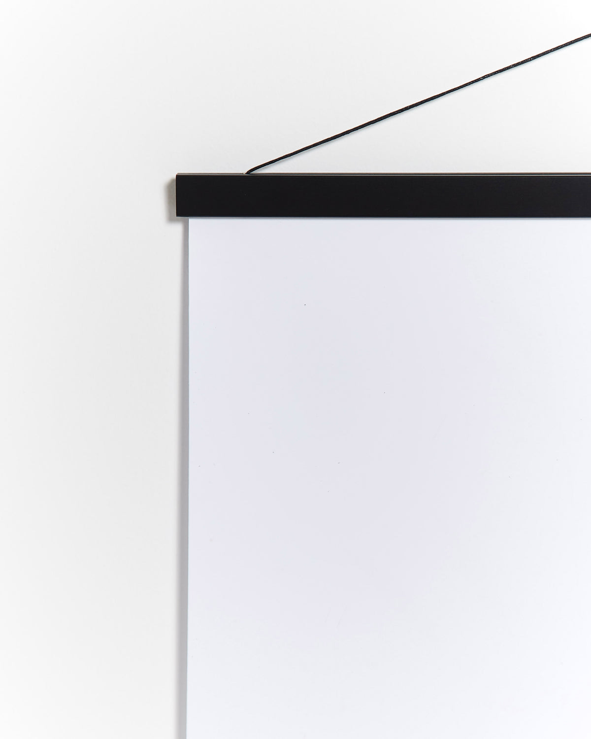 Colgador para póster de 20cm de madera y color negro