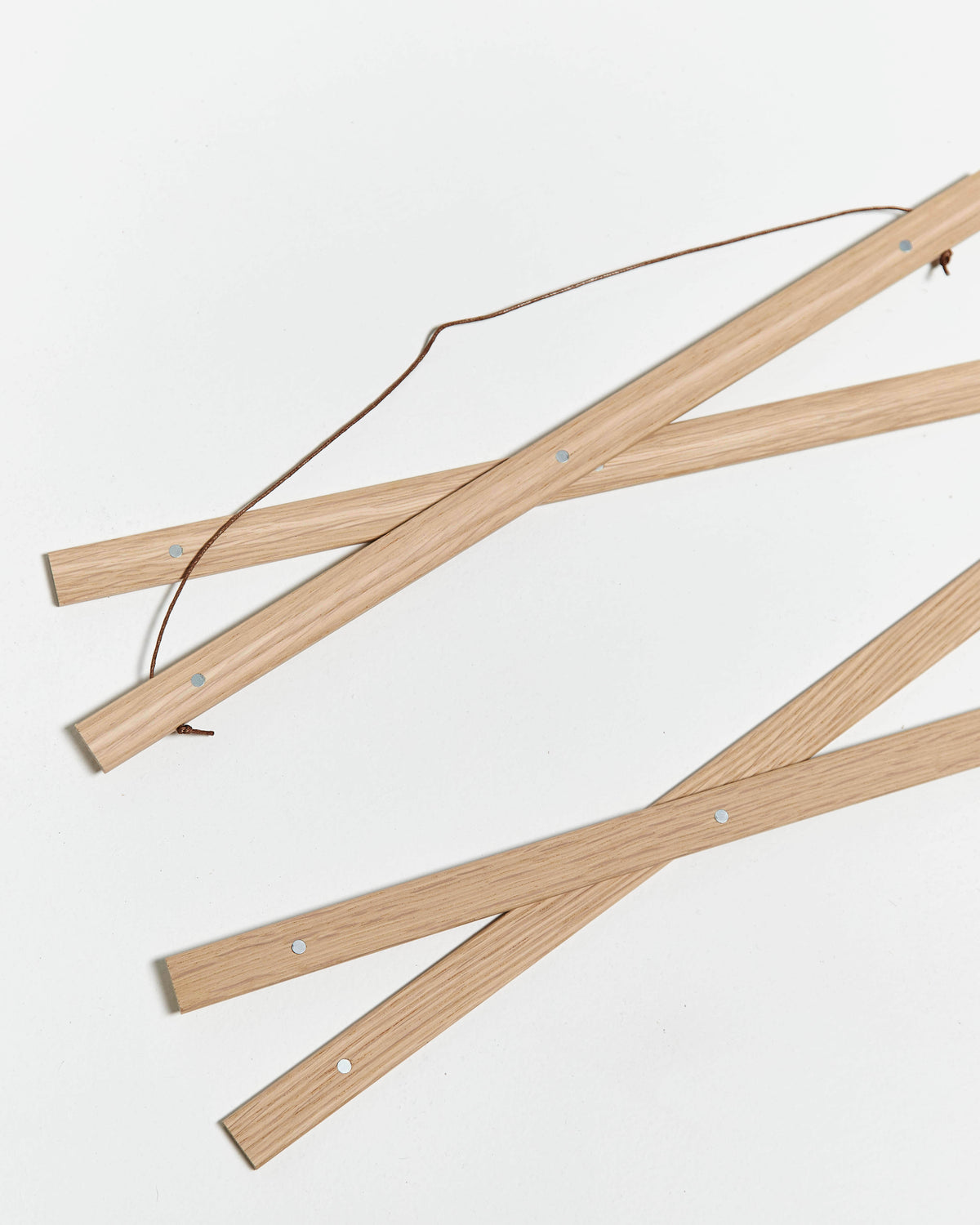 Colgador para póster de 20cm de madera y color roble